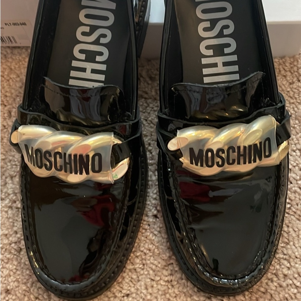 Moschino Chain Group Patent Leather bit Loafers. Size 37.